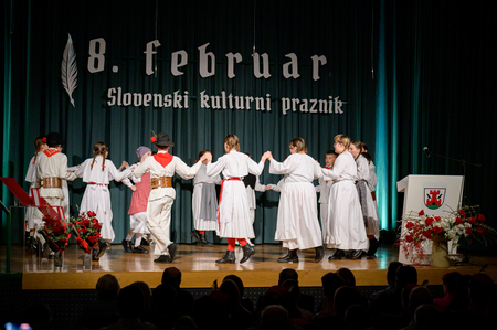 Otroška folklorna skupina OŠ Metlika - Osrednja obcinska prireditev ob slovenskem kulturnem prazniku